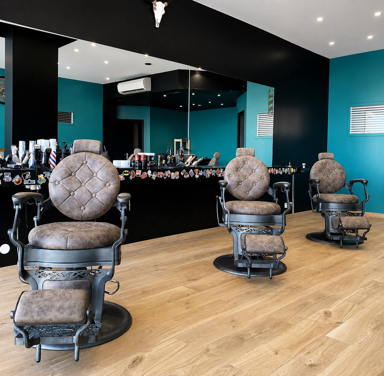 Intérieur du salon JR Barber